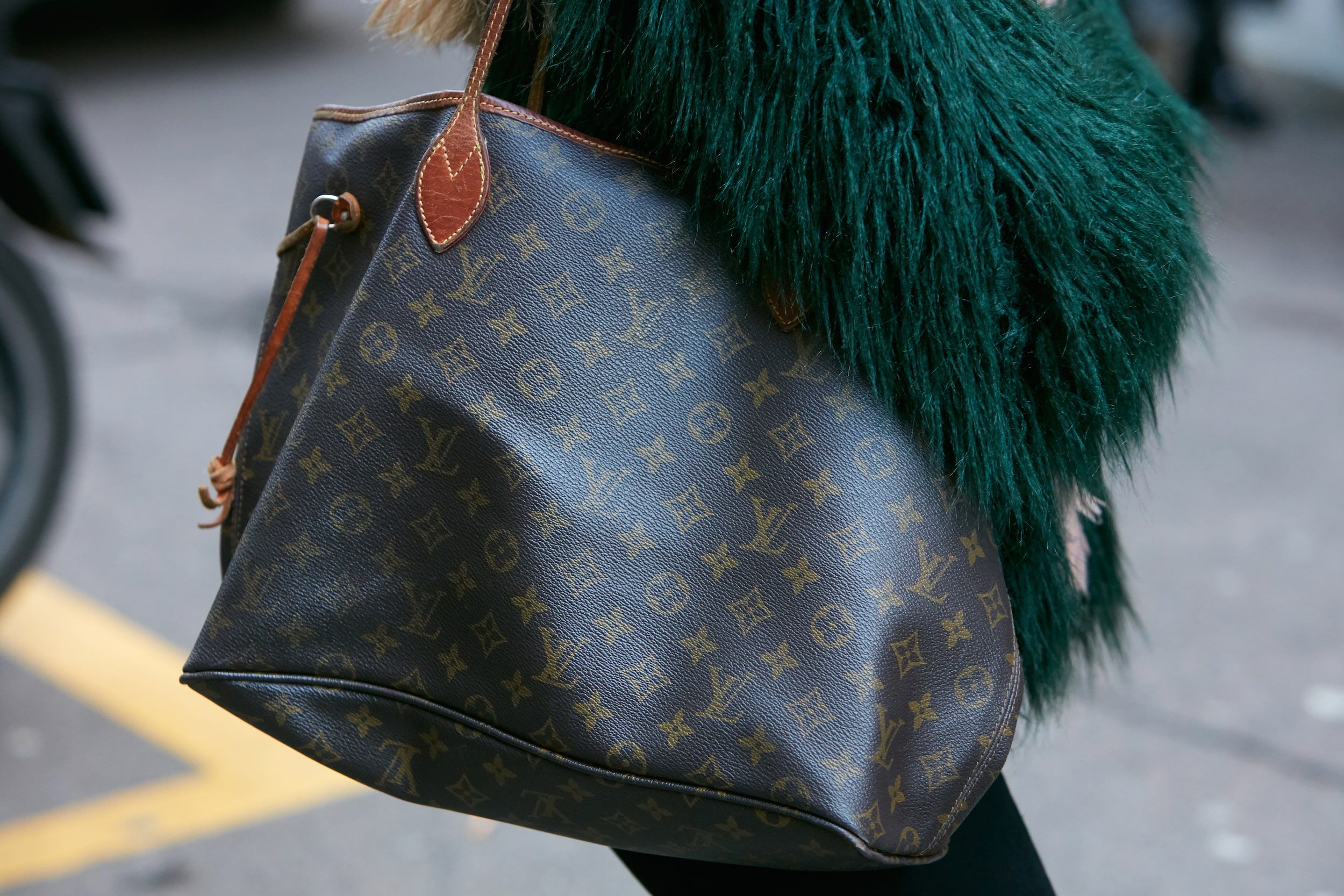 Read more about the article Louis Vuitton Neverfull Price List (updated) and an Optimal Buying Guide (27+ variations)
